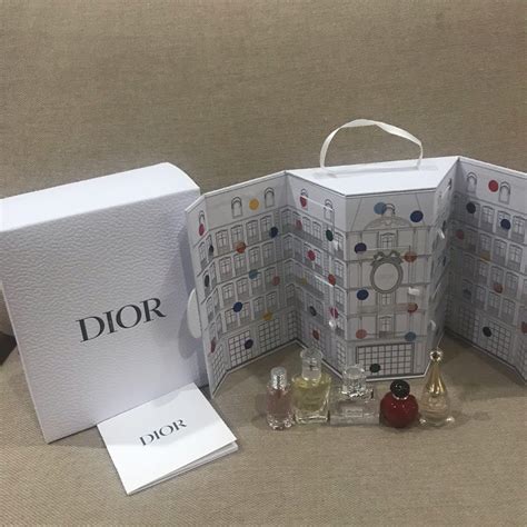 dior les parfums de l'avenue montaigne|Coffret 30 Montaigne : sélection d'iconiques de la .